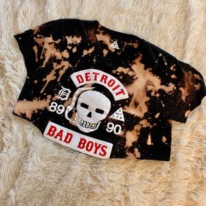 Detroit crop top T-shirt.